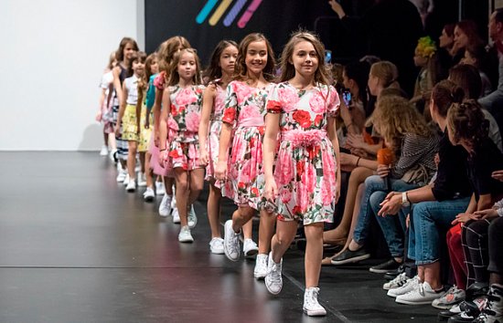 Новые работы создателей одежды для детей были представлены как часть программы Неделя Моды Moscow Piccolo 